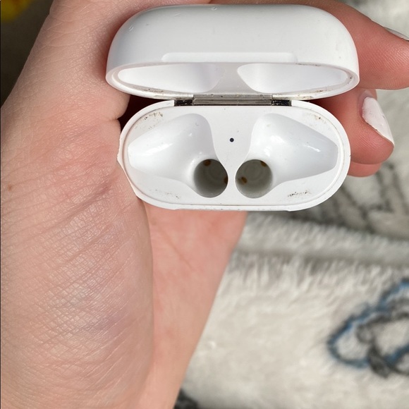 wireless charging airpod case - Picture 3 of 3